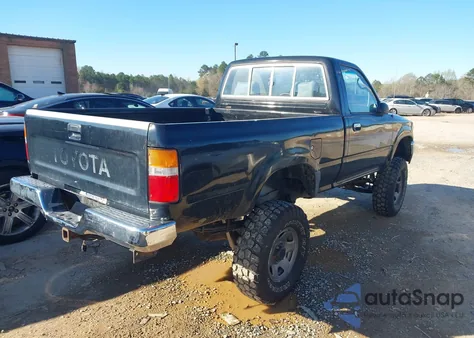 1992 Toyota Pickup 1/2 Ton Sht Wheelbase Dlx z USA, uszkodzony, nr VIN JT4RN01P3N7058218